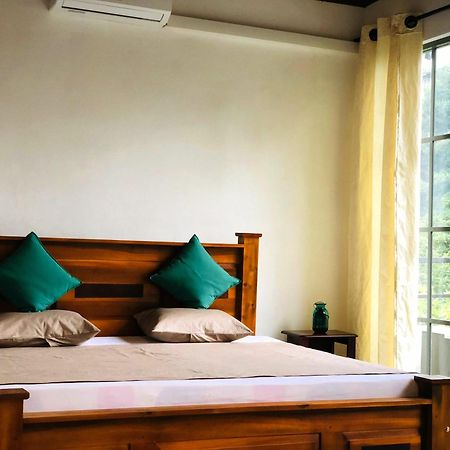 Barefoot Inn キャンディー エクステリア 写真