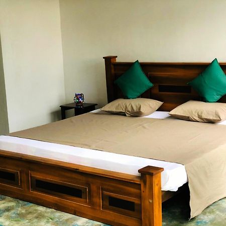 Barefoot Inn キャンディー エクステリア 写真